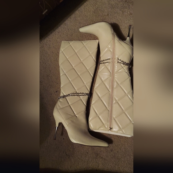 Crème Colored Boots - Picture 4 of 6